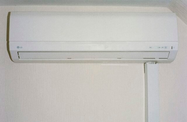 Wall mounted air conditioner