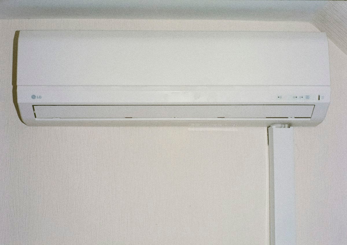 Wall mounted air conditioner